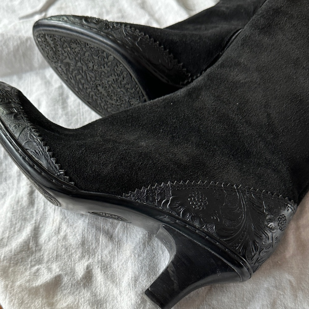 Sofft Bastia Gothic Western Black Heeled Embossed Suede Leather Boots 8 - Picture 10 of 13